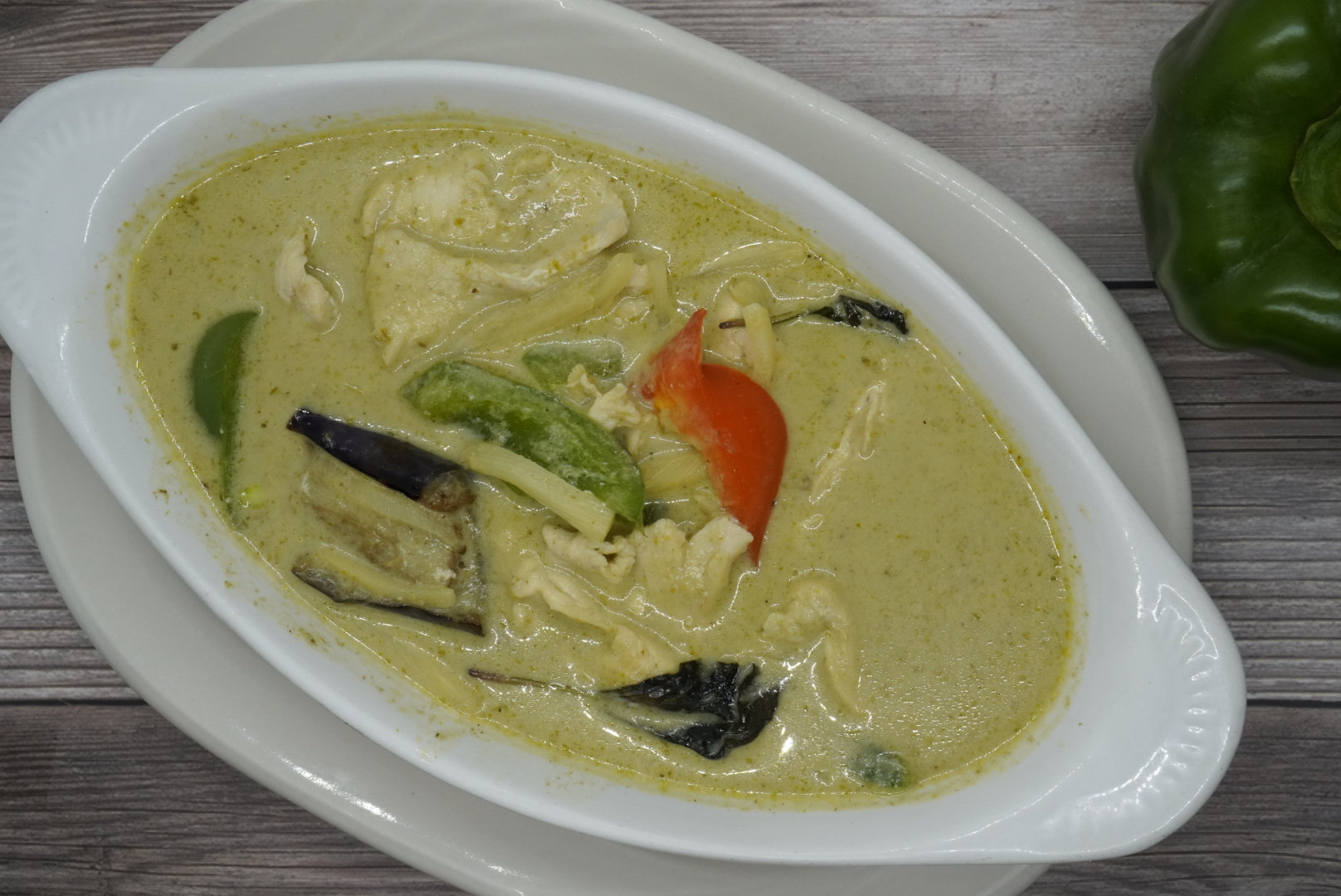 Order 30. Green Curry food online from Royal Orchid Thai Restaurant store, Riverside on bringmethat.com