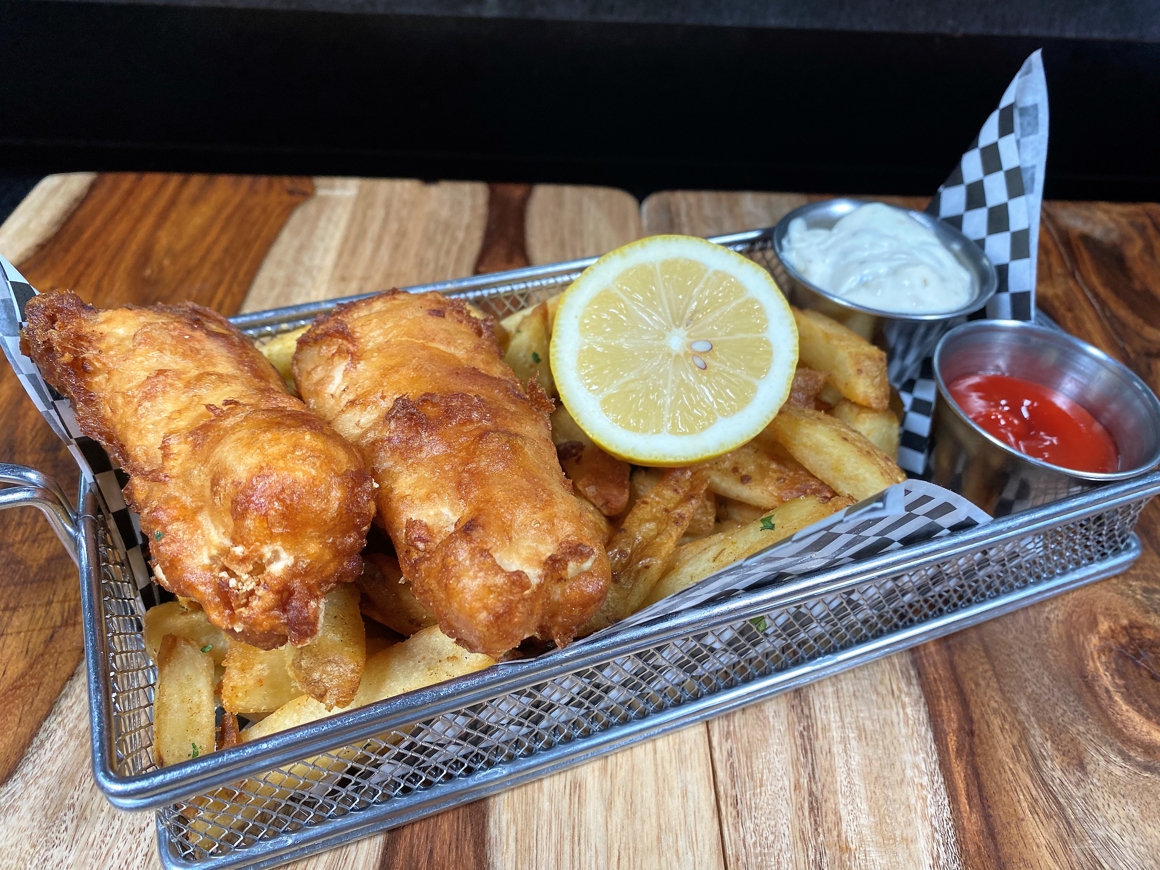 Order Kids Fish & Chips food online from Taphouse Kitchen store, Phoenix on bringmethat.com