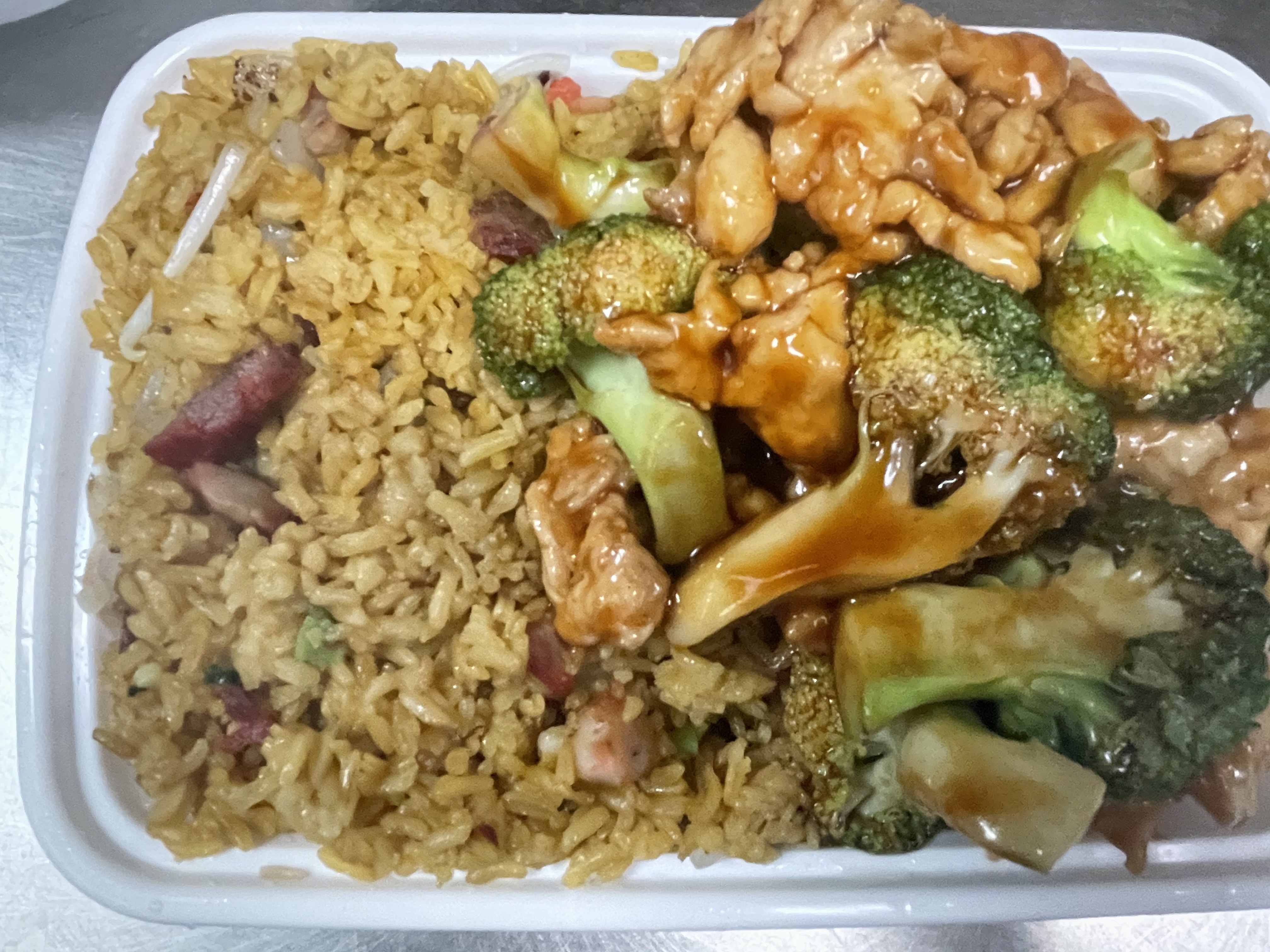 Order 5. Chicken with Broccoli Combo Plate food online from Hong Kong Kitchen store, Congers on bringmethat.com