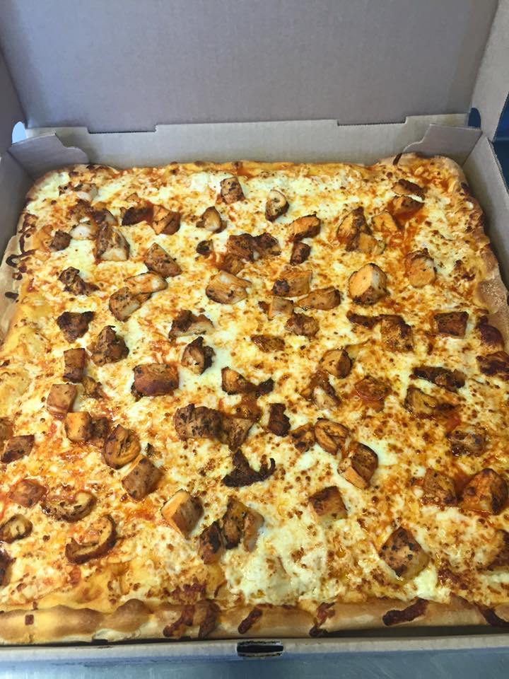 Order Buffalo Chicken Pizza food online from Big Z Pizza store, Newark on bringmethat.com