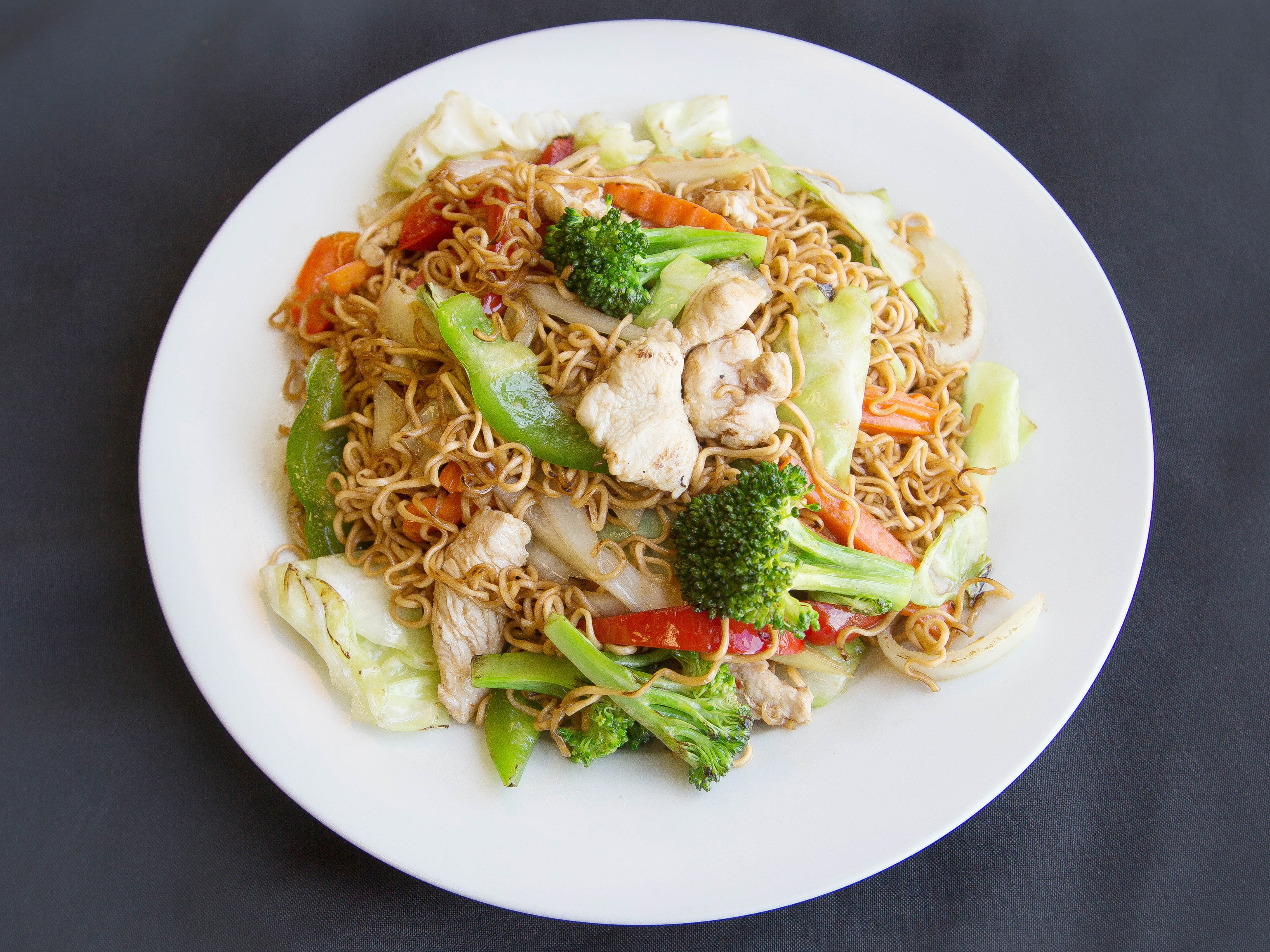 Order 44. Thai Spicy Chow Mein food online from Kunchorn Thai Food store, Gardena on bringmethat.com