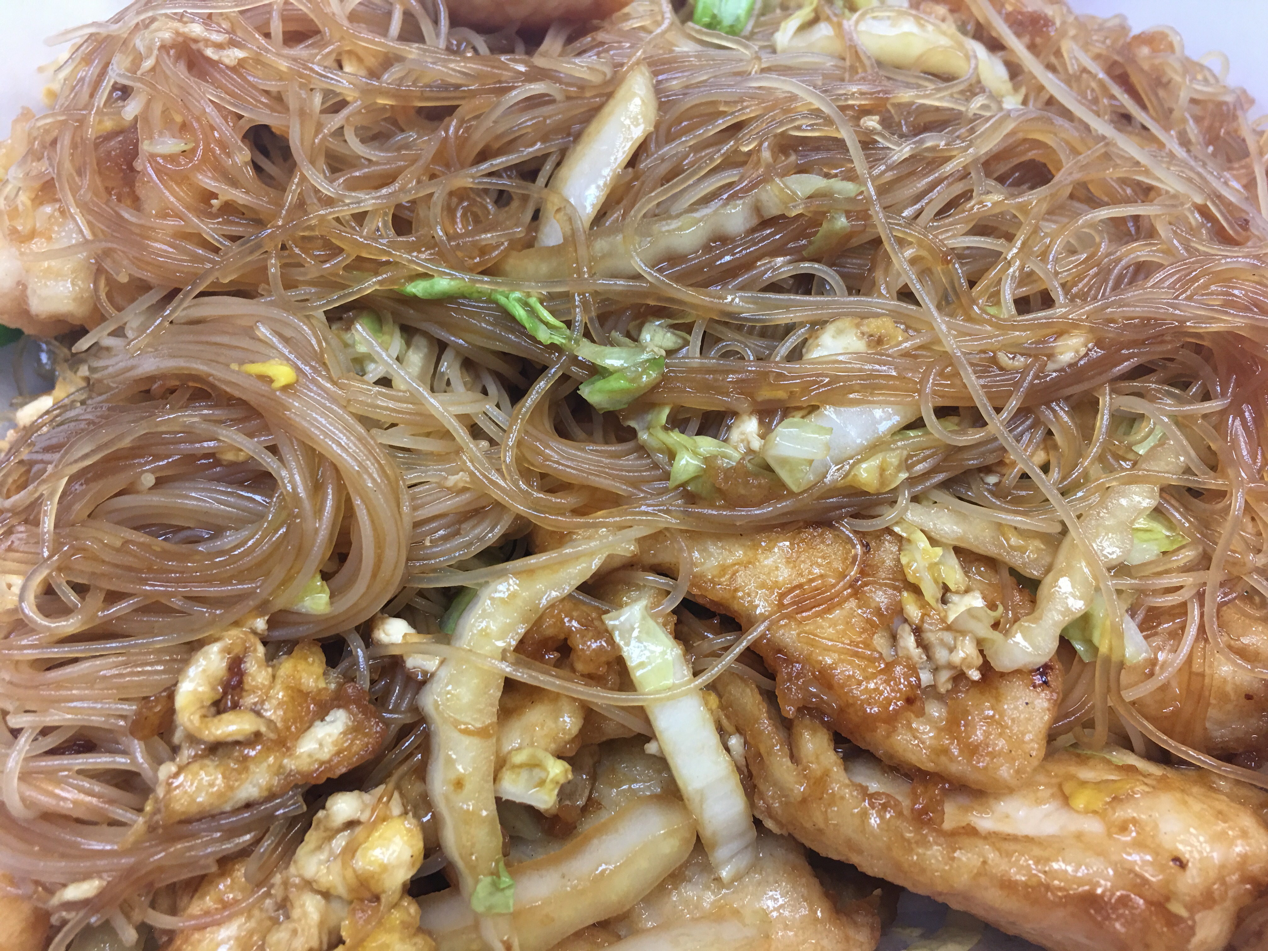 Order R7. Tai Wan Style Stir Chow Mei Fun food online from QQ Star China Cafe store, Friendswood on bringmethat.com