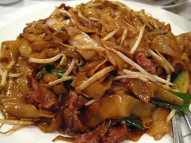Order Beef Chow Fun food online from Yan Asian Restaurant store, Rutherford on bringmethat.com