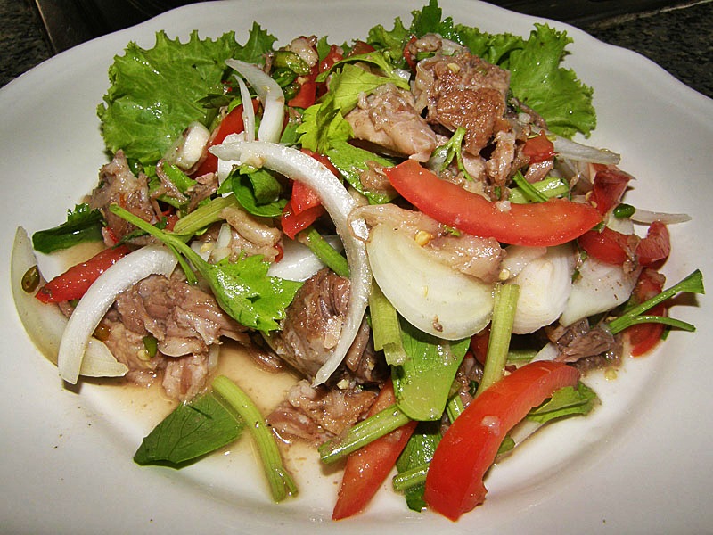 Order 22.  Beef Salad food online from Sawaddee Thai Restaurant store, Las Vegas on bringmethat.com