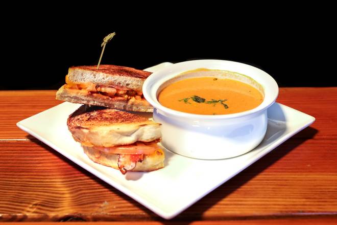 Order Grilled Cheese Classic with Tomato Basil Soup food online from Tommy Tavern + Tap store, Princeton on bringmethat.com