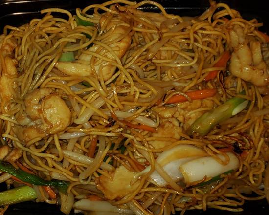 Order Chicken Lo Mein 鸡捞面 food online from Canton Phoenix store, Tigard on bringmethat.com