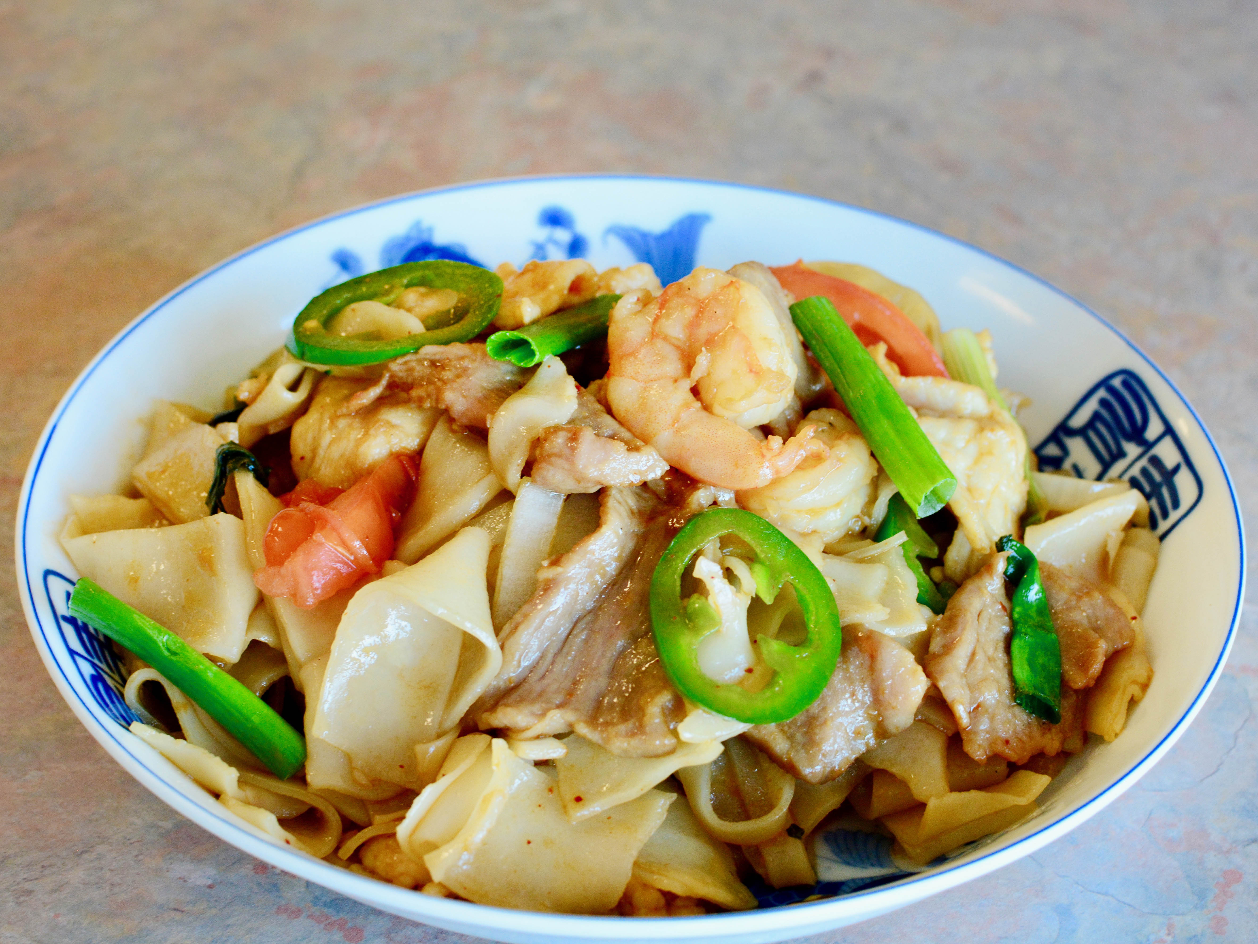 Order 216. Drunken Noodles food online from Oriental Express store, Sterling on bringmethat.com