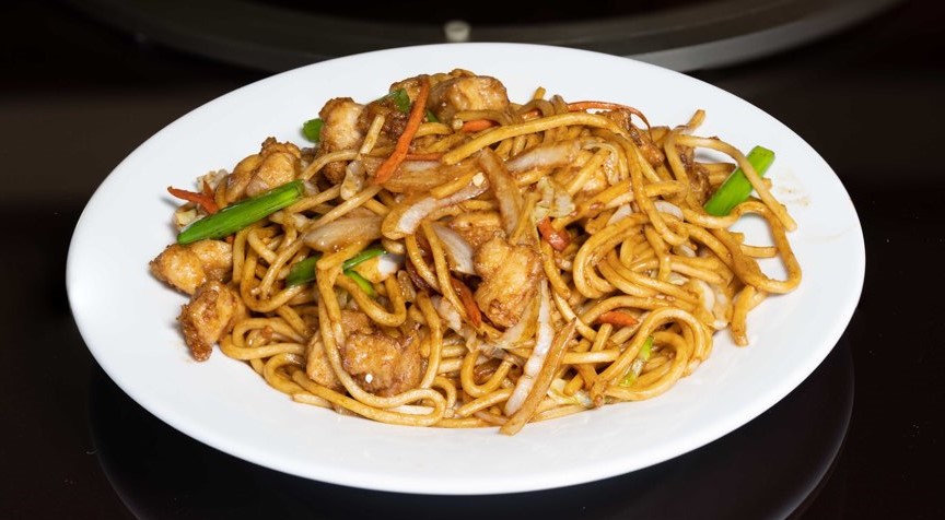 Order 18. Chicken Lo Mein 鸡肉炒面 food online from China town Restaurant store, Anchorage on bringmethat.com