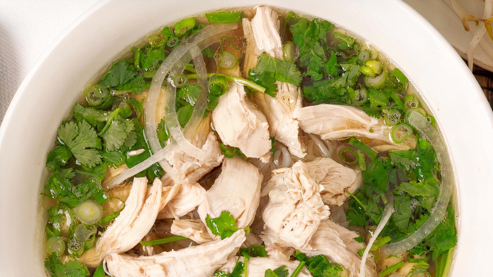 Order 40. Phở Gà Thịt Trắng food online from Pho Golden Xpress store, Woodbridge on bringmethat.com