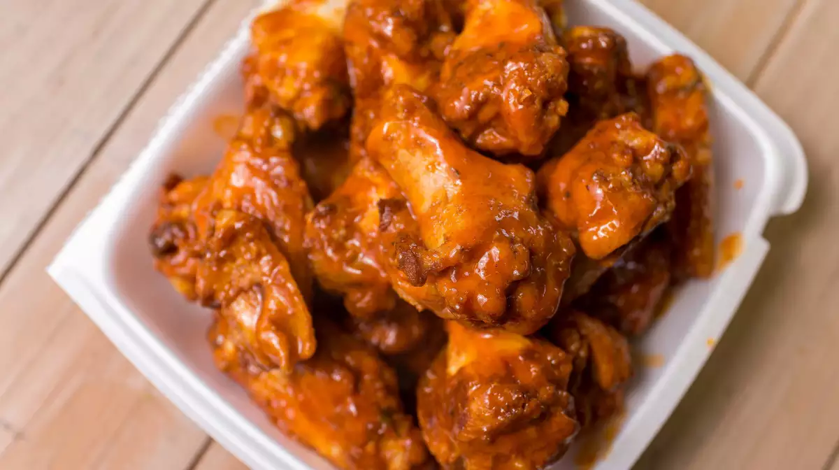 Order Buffalo Chicken Wings food online from Pizzaroni store, Hawthorne on bringmethat.com