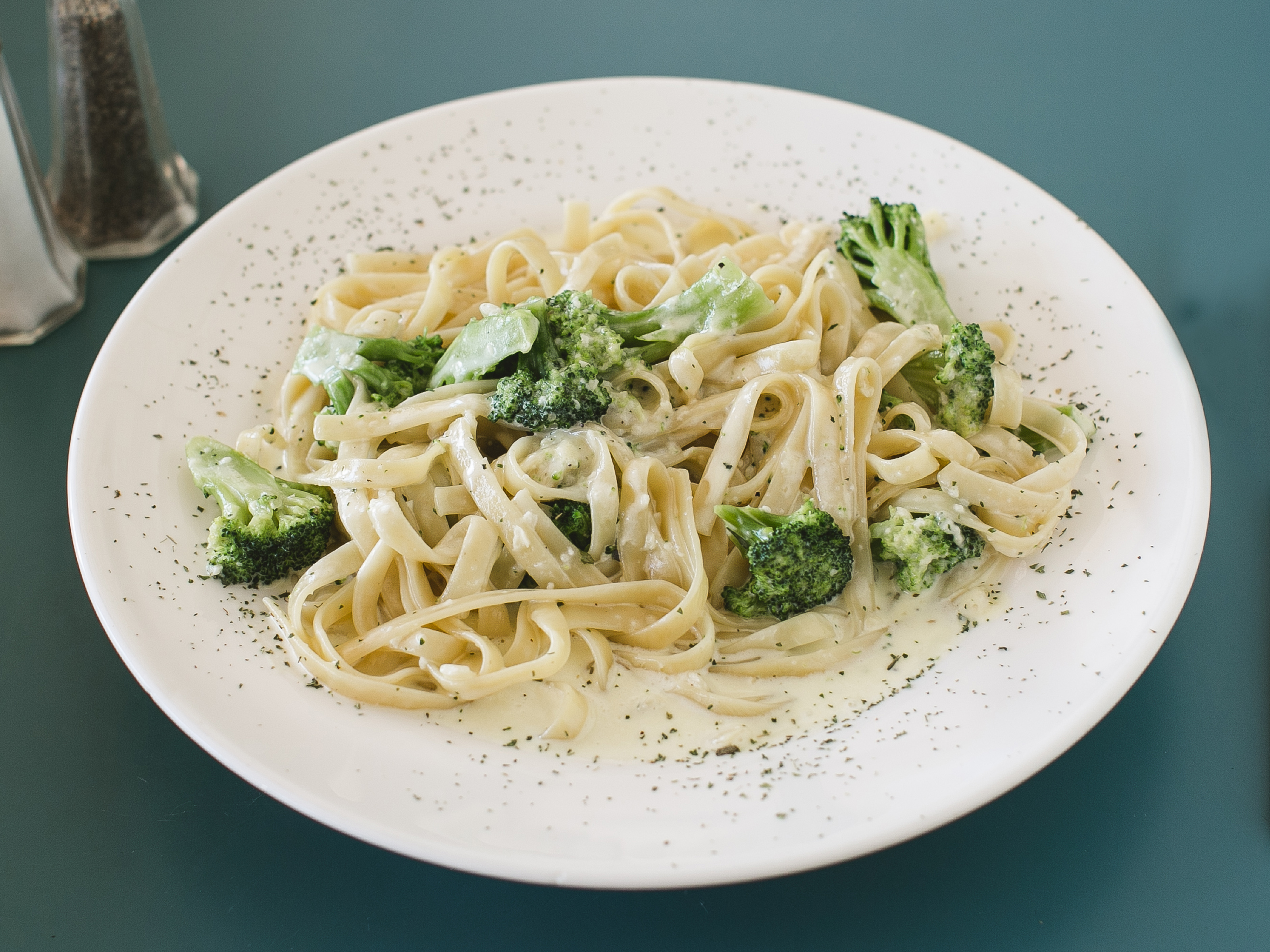 Order Alfredo Pasta food online from Kosmos Pizza store, Norristown on bringmethat.com