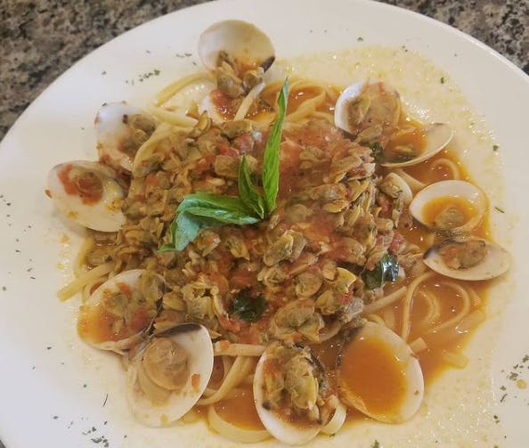 Order Linguine with Red Clam Sauce - Pasta food online from Phil's Pizzeria & Restaurant store, Montvale on bringmethat.com