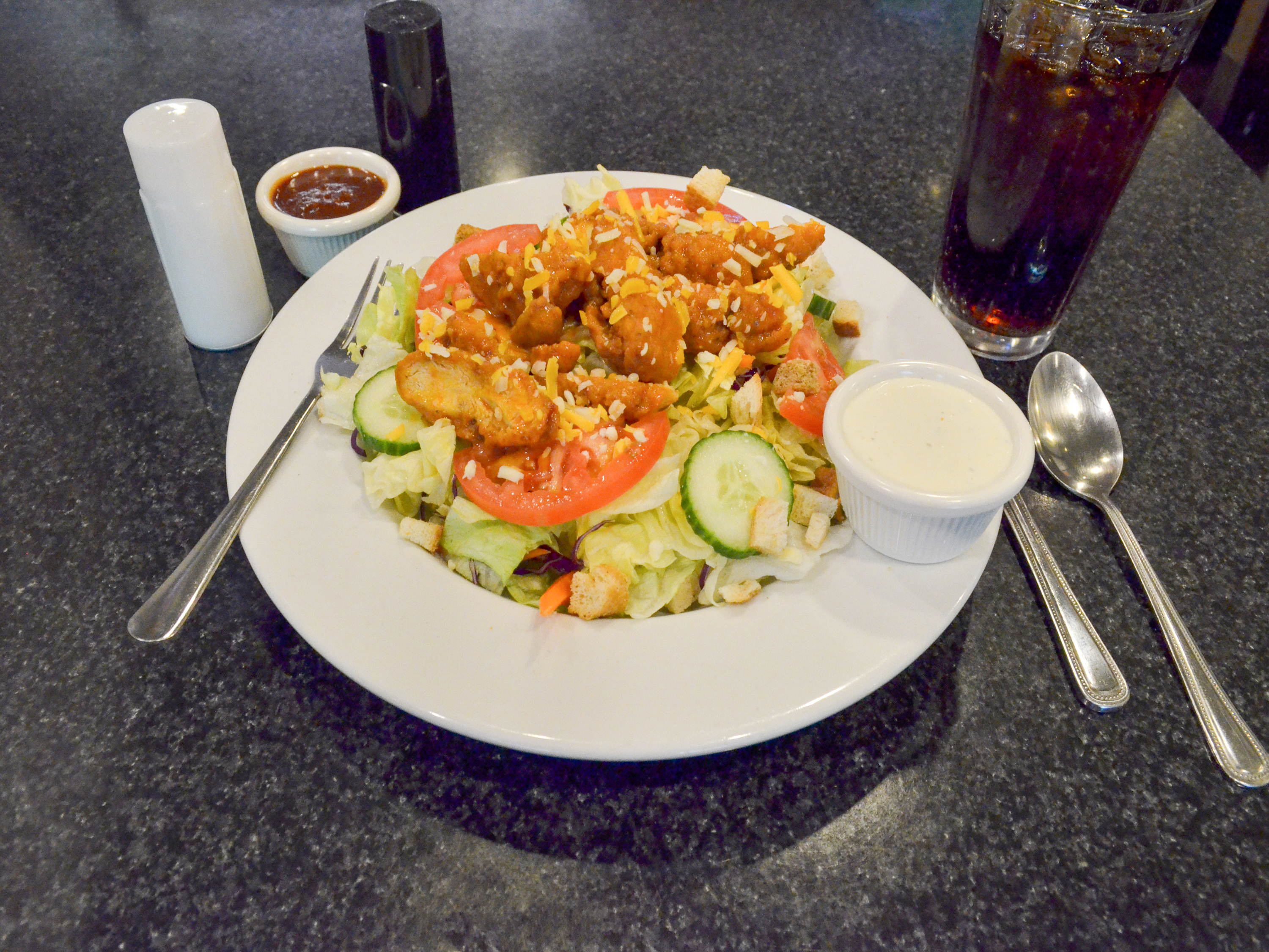 Order 45. Spicy Chicken Salad food online from Vernon Street Grill store, Roseville on bringmethat.com