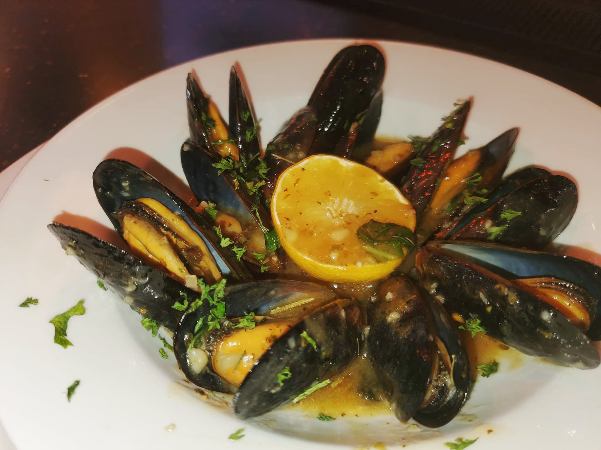 Order Mussels in White Wine Sauce food online from Ruffinos Spaghetti House store, Arlington on bringmethat.com