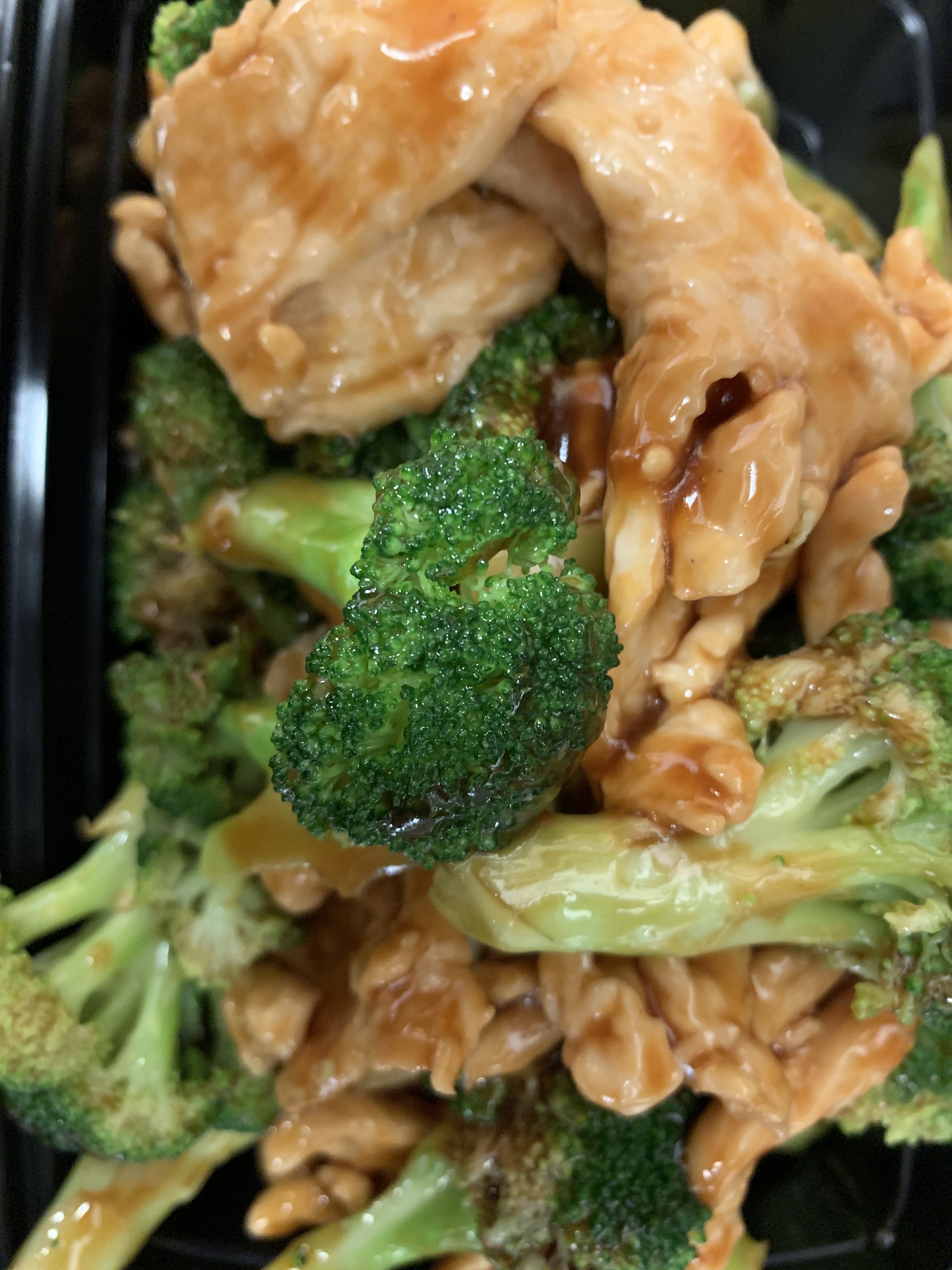 Order 61. Quart of Chicken with Broccoli food online from Yong Wang Kitchen store, East Islip on bringmethat.com