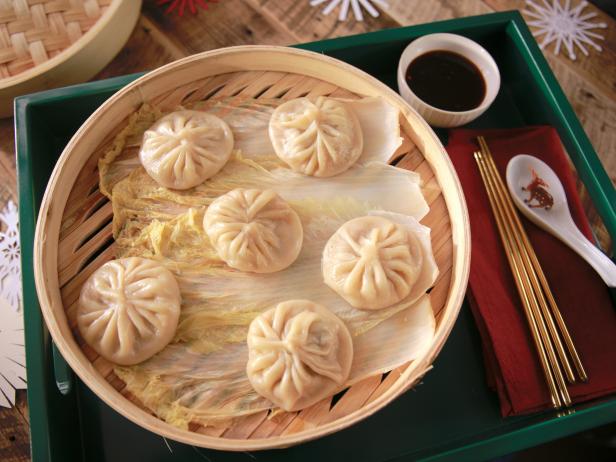 Order A18. Steamed Mini Pork Bun 小籠湯包 food online from Mandarin House Taste of Asia store, Opelika on bringmethat.com