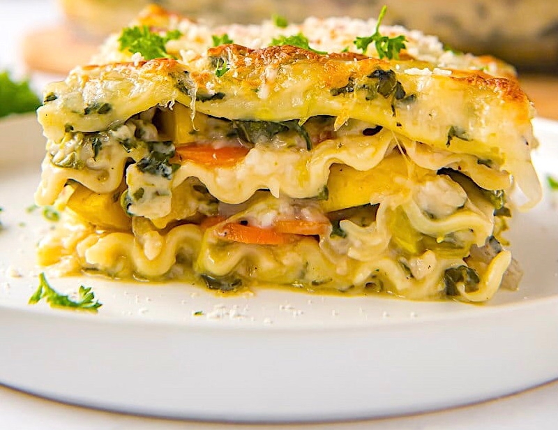 Order Veggie Lasagna food online from Captain’s Curbside Seafood store, Trappe on bringmethat.com