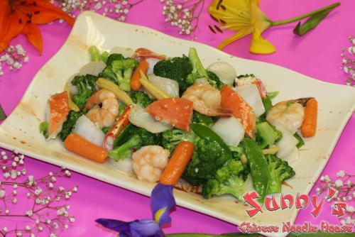 Order A9. Seafood Combination food online from Sunny's Chinese Noodle House store, Green Bay on bringmethat.com