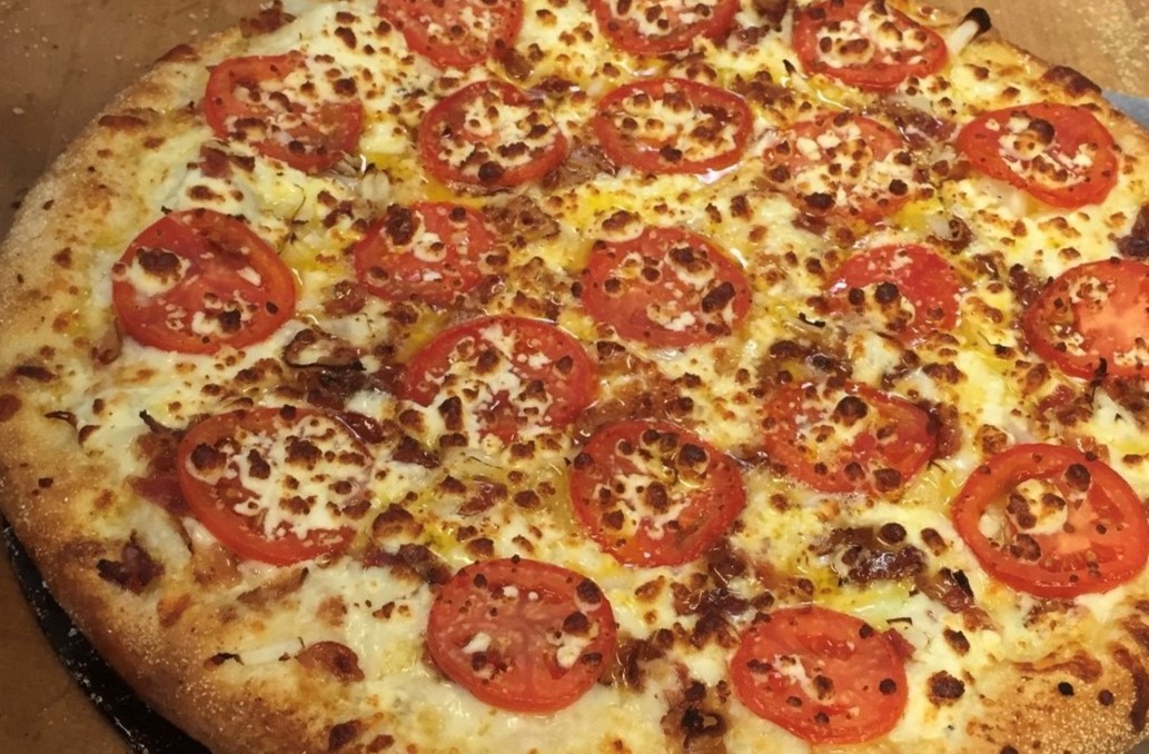 Order White Cheezy Pizza food online from Marcos Pizza store, Columbus on bringmethat.com
