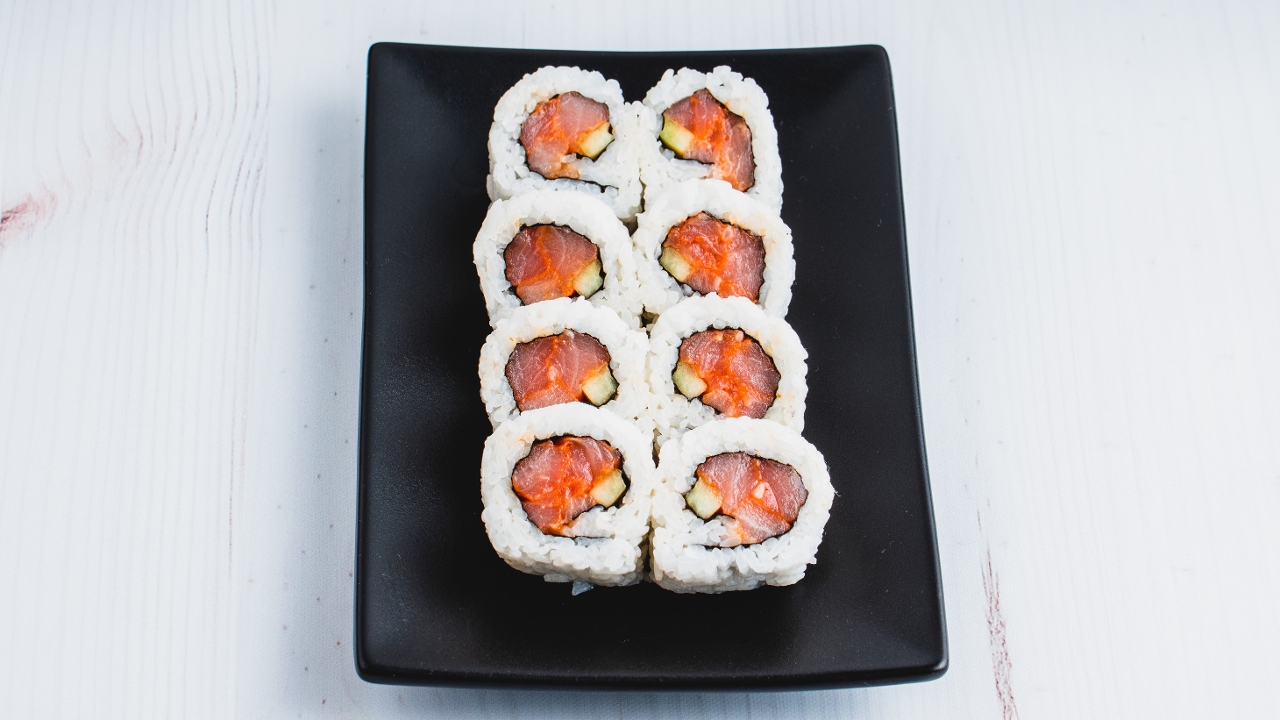 Order Spicy Yellowtail Roll food online from Bento & Noodles store, Chula Vista on bringmethat.com