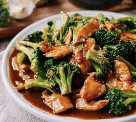 Order C12. Chicken with Broccoli 芥兰鸡 food online from Millions Of Milk Tea store, Columbus on bringmethat.com
