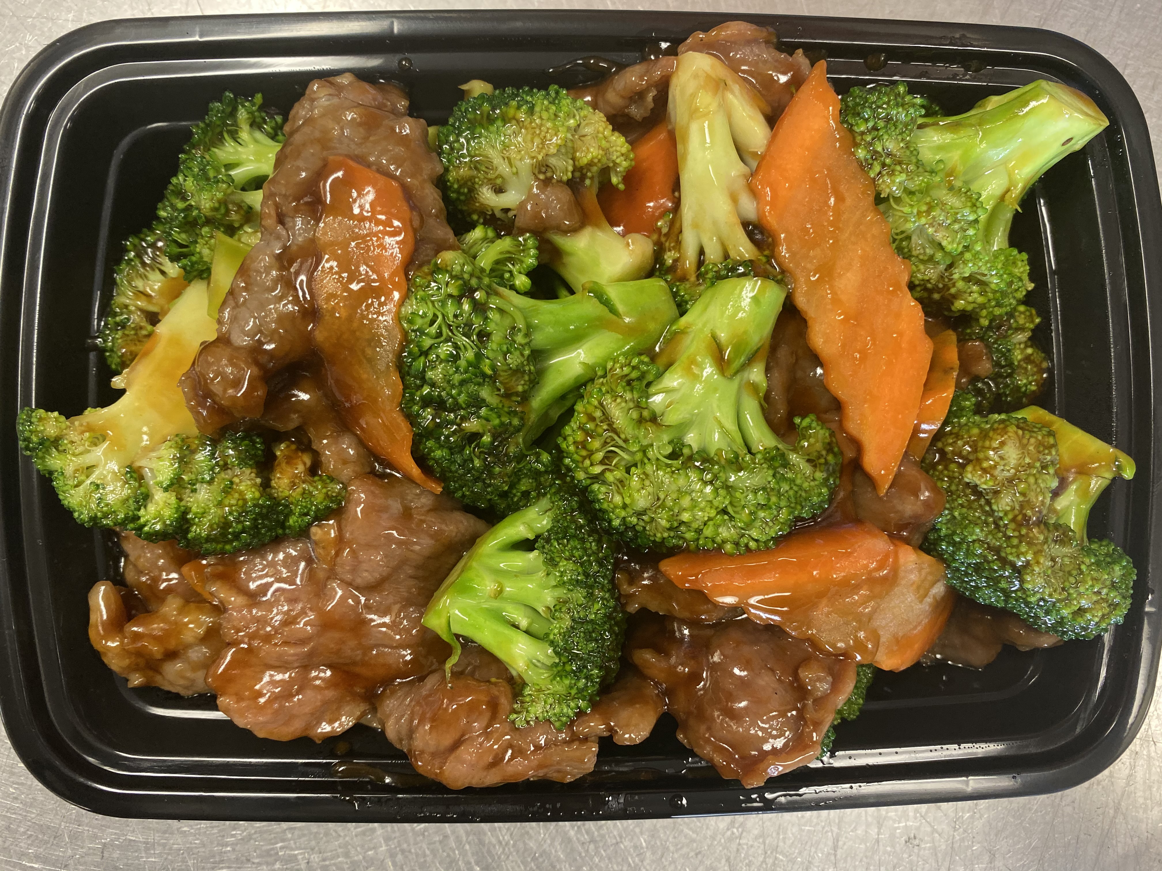 Order 77. Beef with Broccoli food online from Lucky Star - Market St. store, Wilmington on bringmethat.com