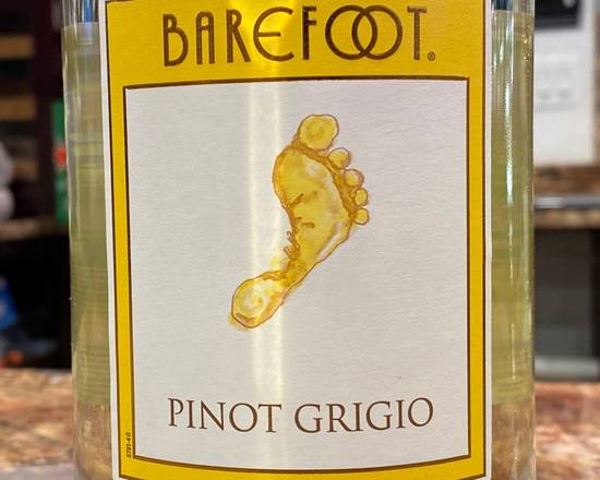 Order Barefoot Pinot Grigio 1.5Litre (12.5%ABV) food online from Ogden Wine & Spirit store, Naperville on bringmethat.com