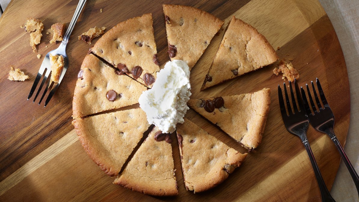 Order Pizza Cookie food online from Chicago's Pizza With A Twist store, Arlington on bringmethat.com