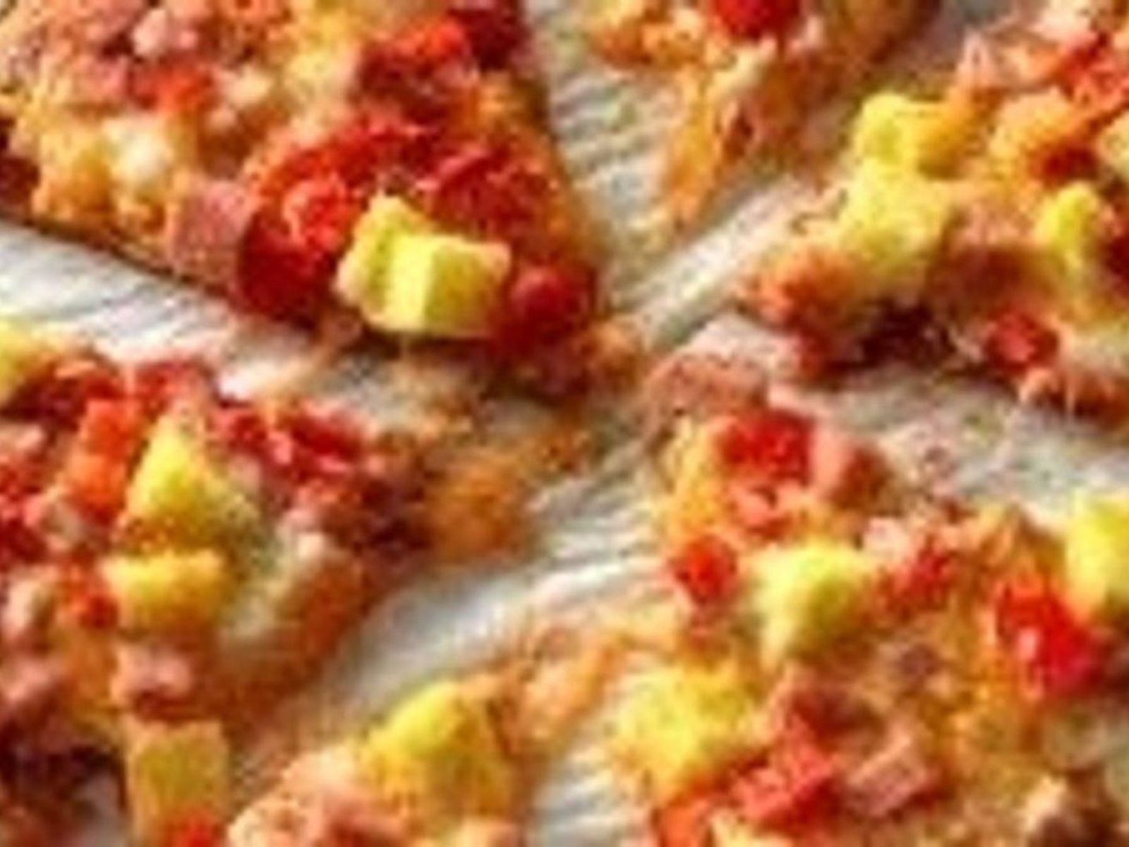 Order HAWAIIAN PIZZA food online from Rocky's Pizza store, Chicago on bringmethat.com