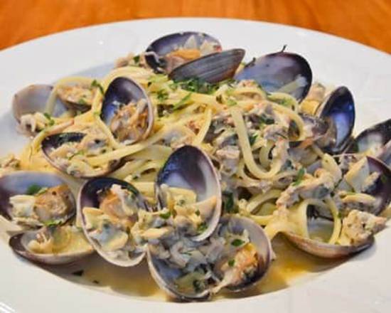 Order Linguini With Clams food online from Gaspare's Pizza House & Italian Restaurant store, San Francisco on bringmethat.com