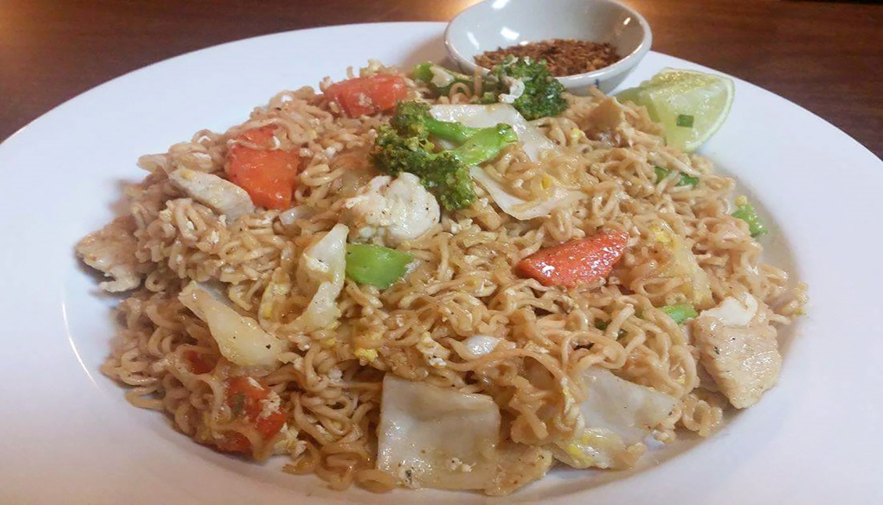 Order C6. Pad Raman Noodle food online from Thai Food Owensboro store, Owensboro on bringmethat.com