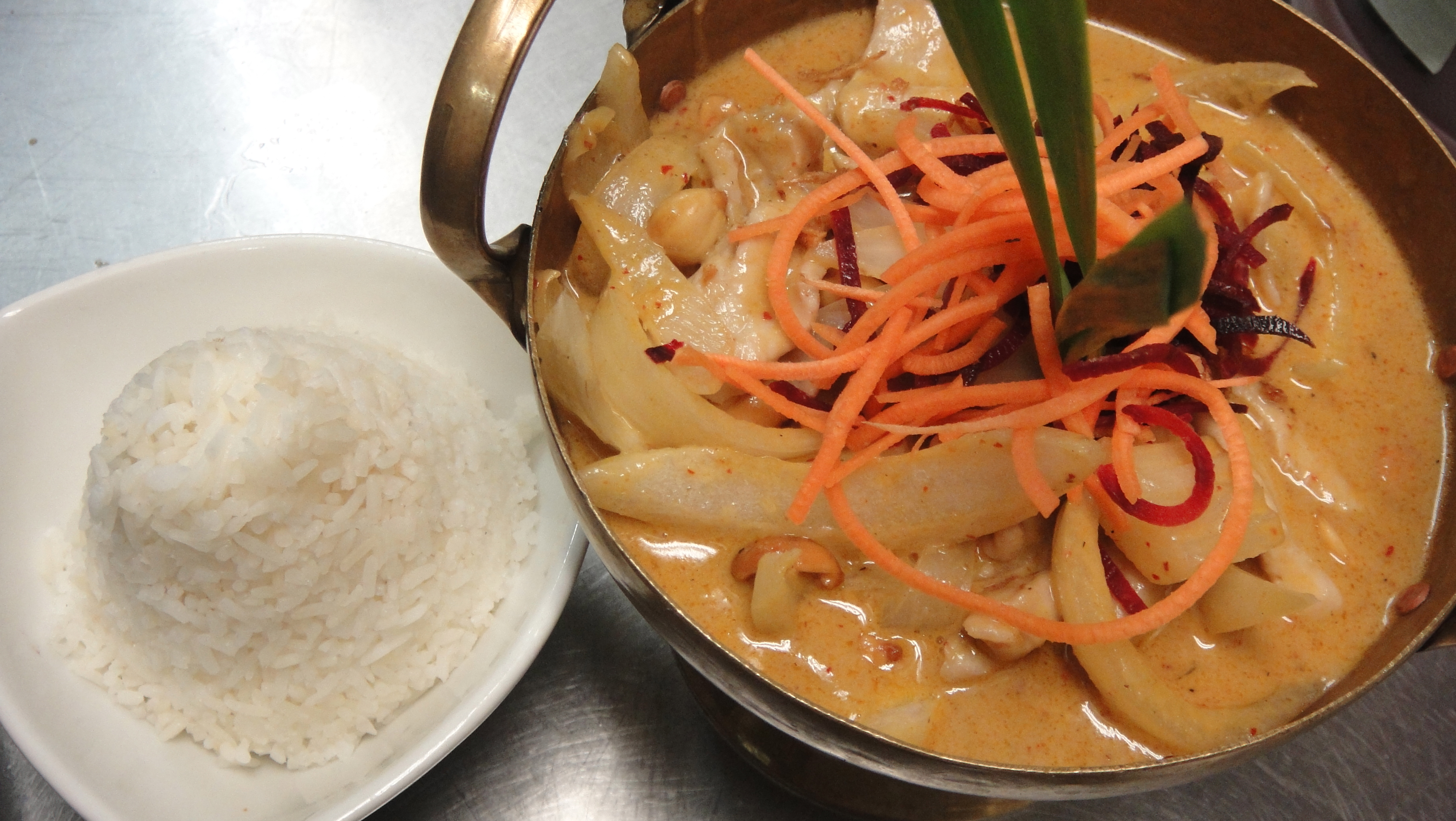 Order C5. Massaman Curry food online from Cha-Ba Thai Cuisine store, Long Beach on bringmethat.com