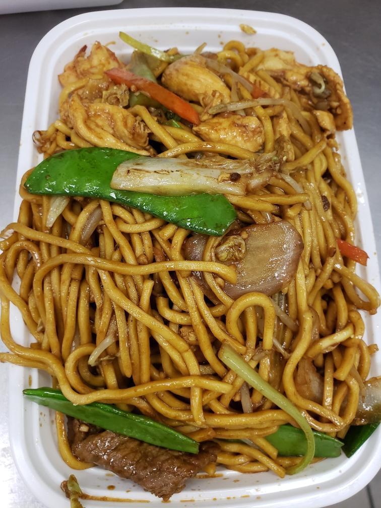 Order 102. Combination Chow Mein food online from King Wok Gourmet Asian store, Chicago on bringmethat.com