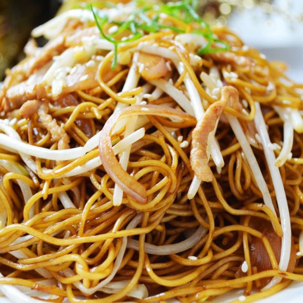 Order Bean Sprout with Soy Sauce Fried Noodles 豉油皇炒麵 food online from Hang Ah Tea Room Llc store, San Francisco on bringmethat.com