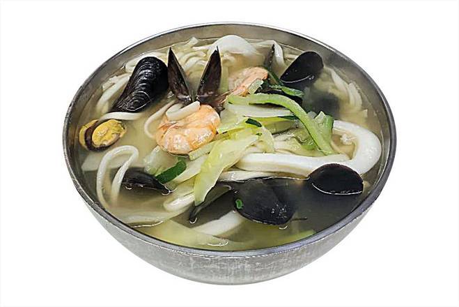 Order Noodles Soup with Seafood (Haemul Kalguksu) 해물칼국수 food online from Halmae Noodle 할매칼국수 store, Palisades Park on bringmethat.com