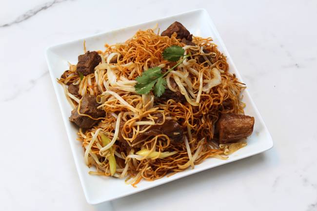 Order 牛腩炒麵 Stir Fried Noodles w/ Beef Brisket food online from Phoenix Kitchen store, Temple City on bringmethat.com