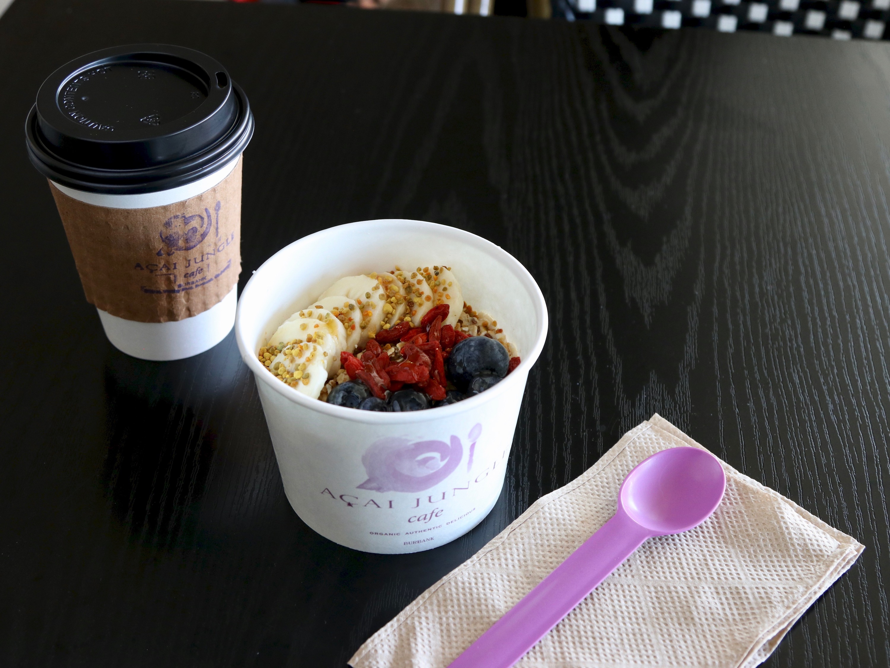 Order Oatmeal with Banana food online from Acai Jungle Cafe store, Burbank on bringmethat.com