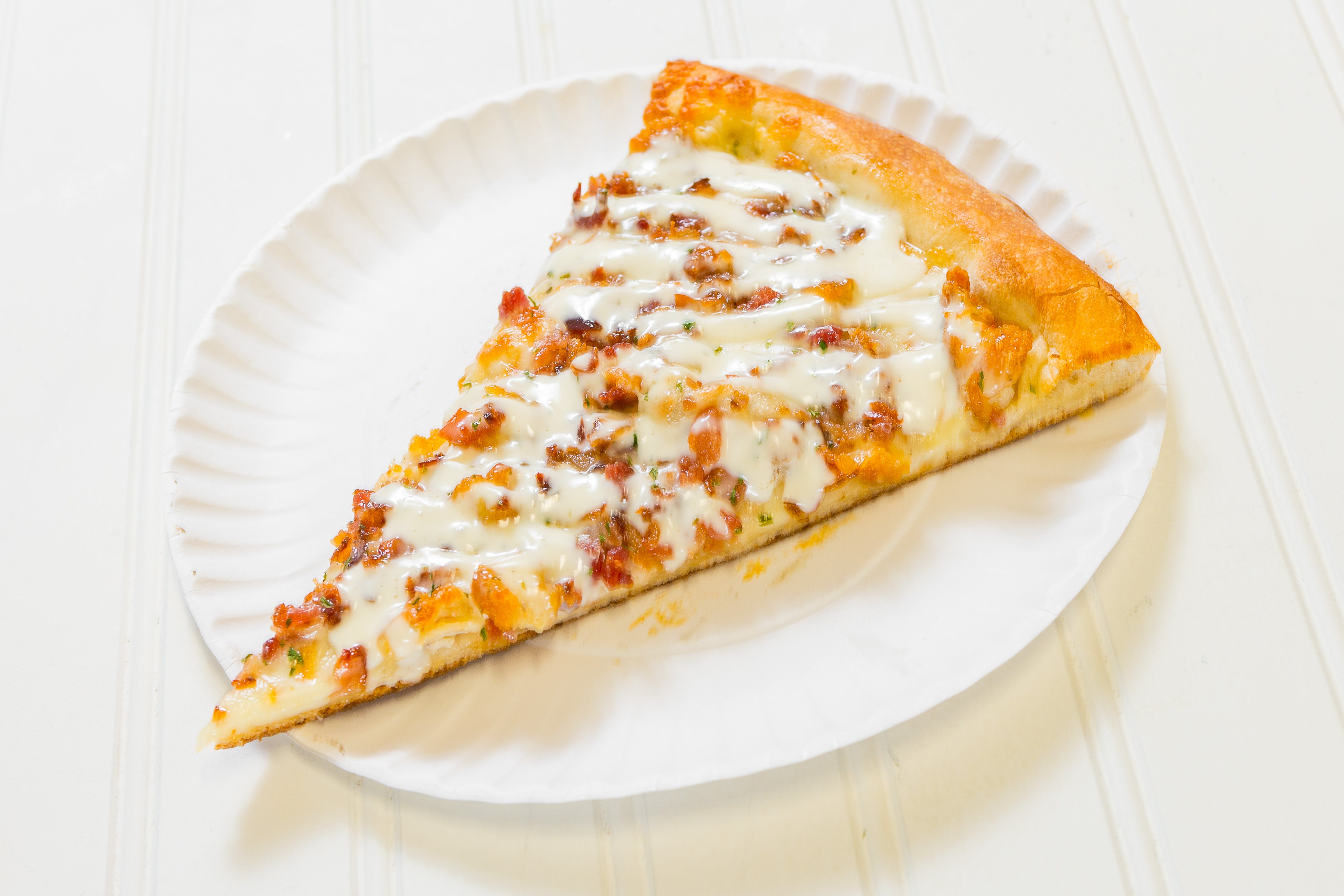 Order Chicken Bacon Ranch Pizza - Medium 14'' food online from Ray 1 Pizza store, Reading on bringmethat.com