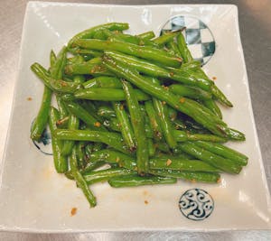 Order V4. Sautéed Green Beans food online from China Hut store, Chicago on bringmethat.com