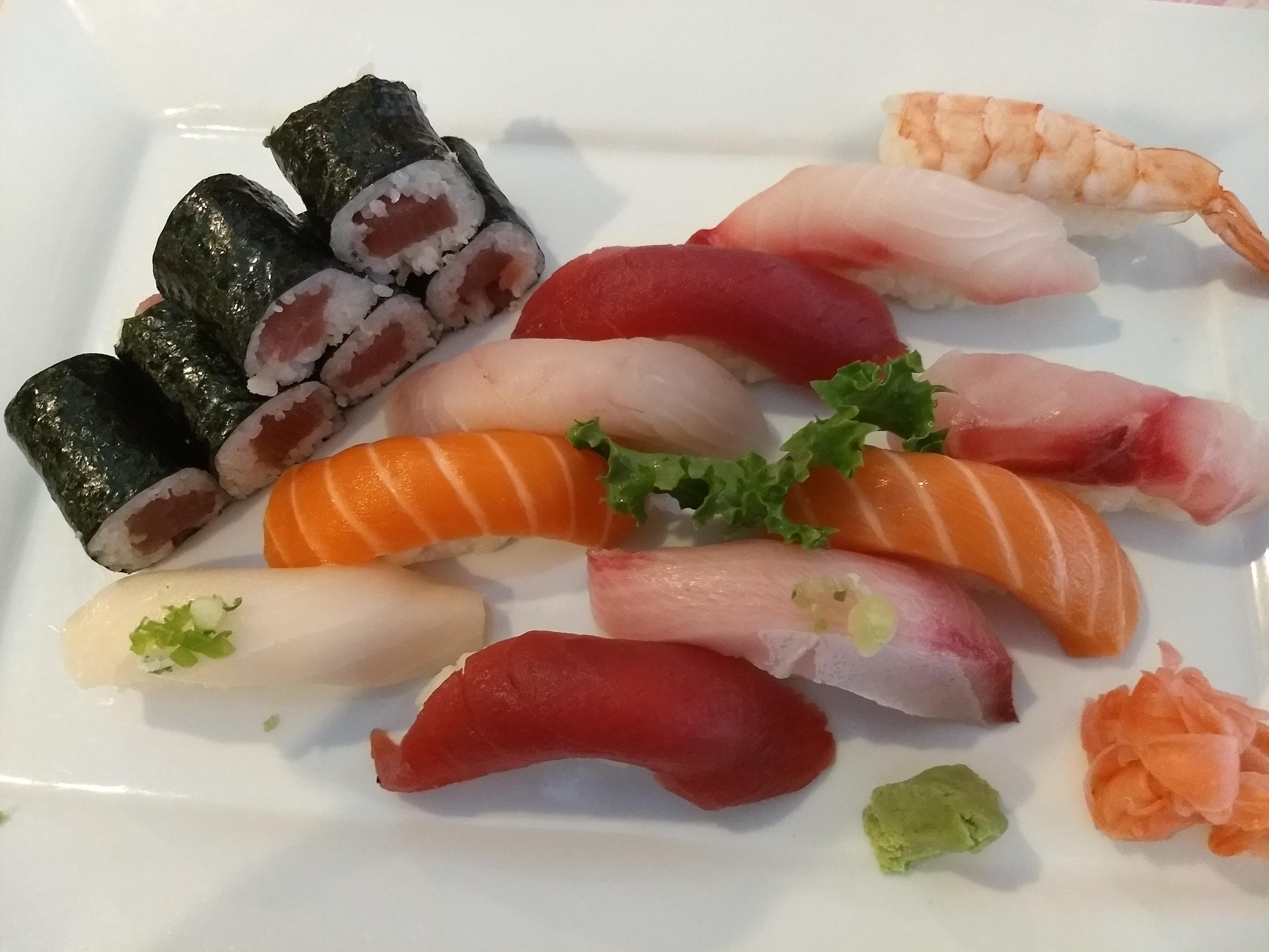 Order Sushi Deluxe （9个sushi 和一个吞拿卷） food online from Fuji Grill Buffet store, Parma on bringmethat.com