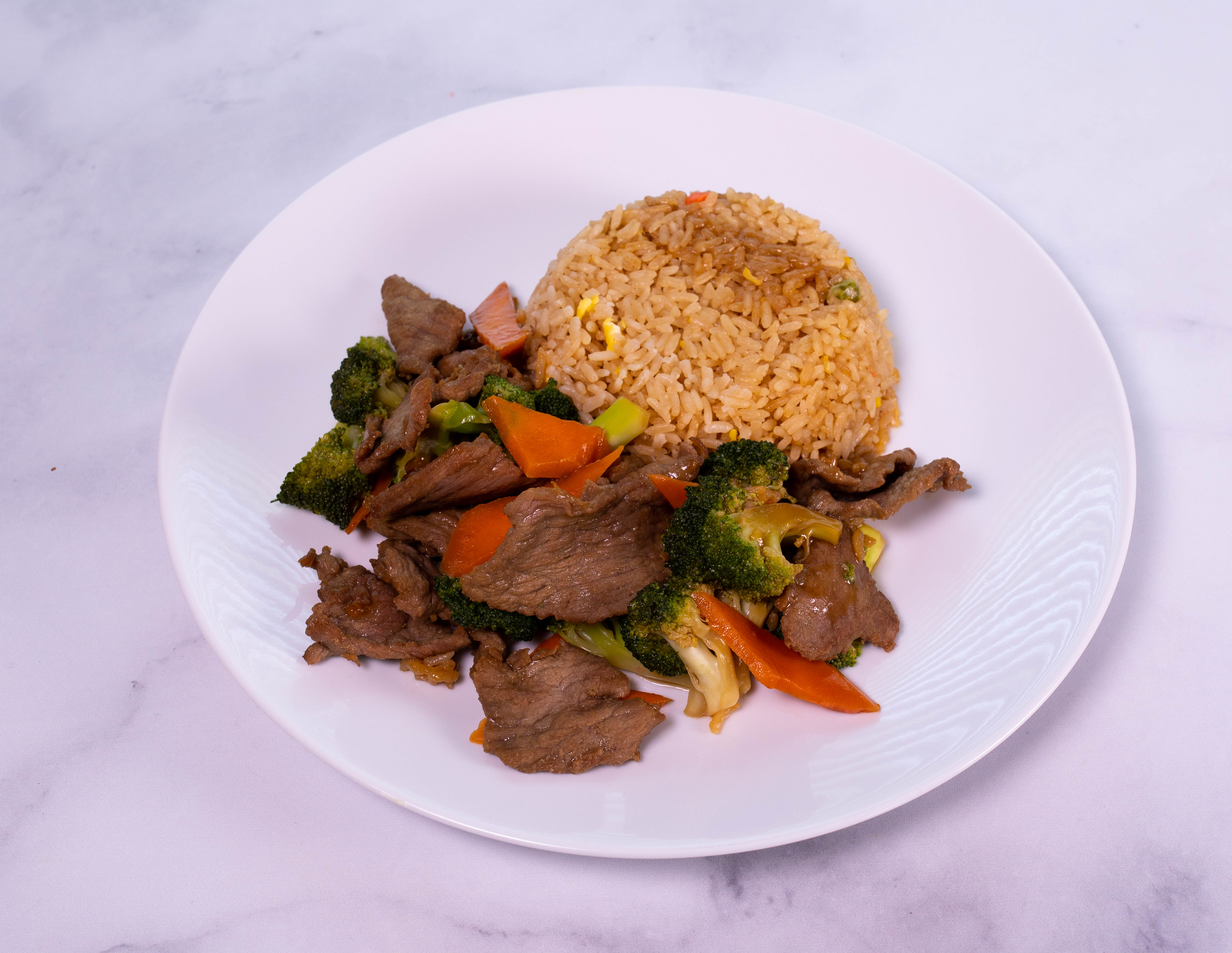 Order C9. Beef with Broccoli Combo Platter food online from Masa Express store, Montgomery on bringmethat.com