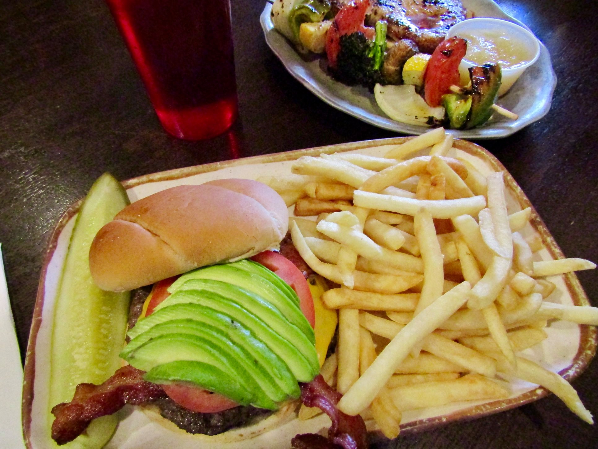 Order Avocado, Bacon and Tomato Burger food online from Alfies Inn store, Glen Ellyn on bringmethat.com