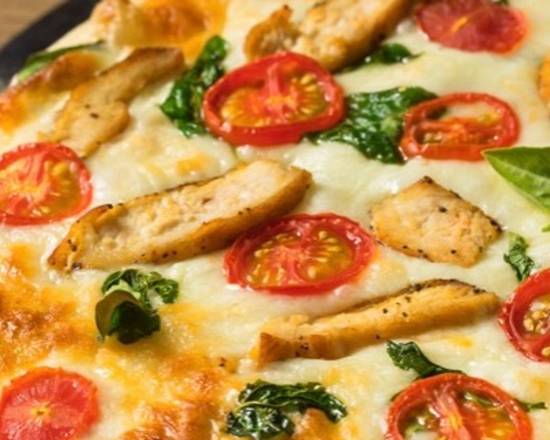 Order Caesar’s Alfredo Pizza food online from Quadro Pizza store, Nashville on bringmethat.com