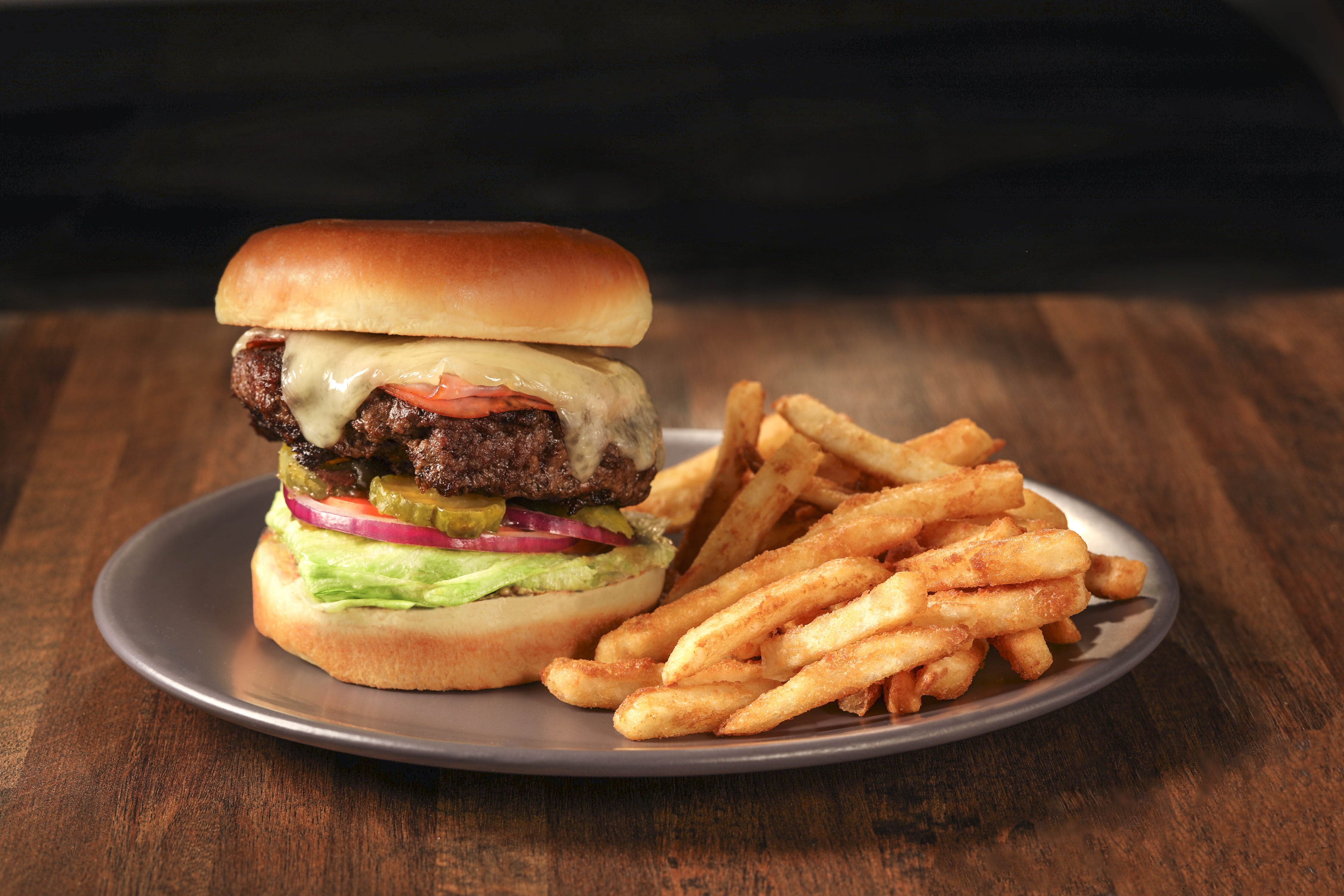 Order 10 oz. In The Game Cheeseburger food online from In The Game store, Peabody on bringmethat.com