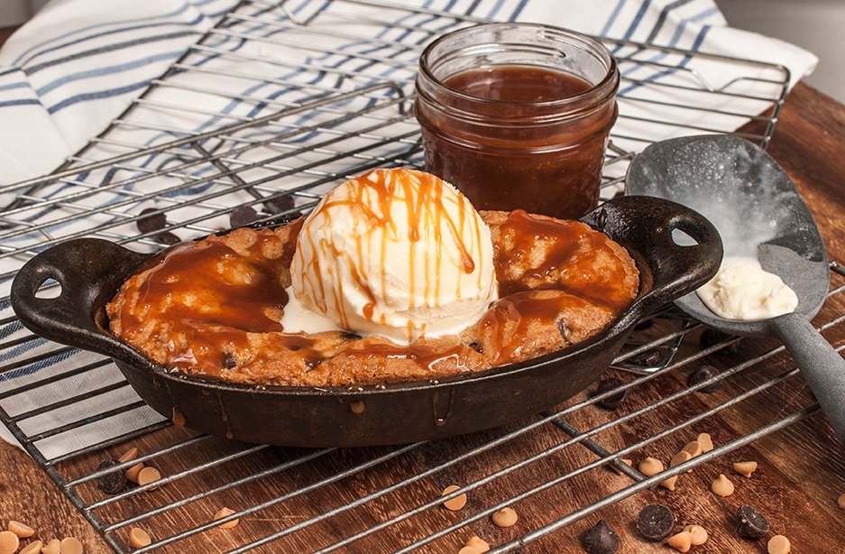 Order Scotcharoo Skillet Cookie food online from Austin's American Grill store, Fort Collins on bringmethat.com