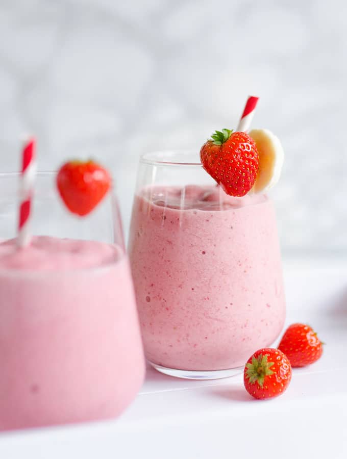 Order Strawberry Banana Cocktail food online from Salam store, Chicago on bringmethat.com
