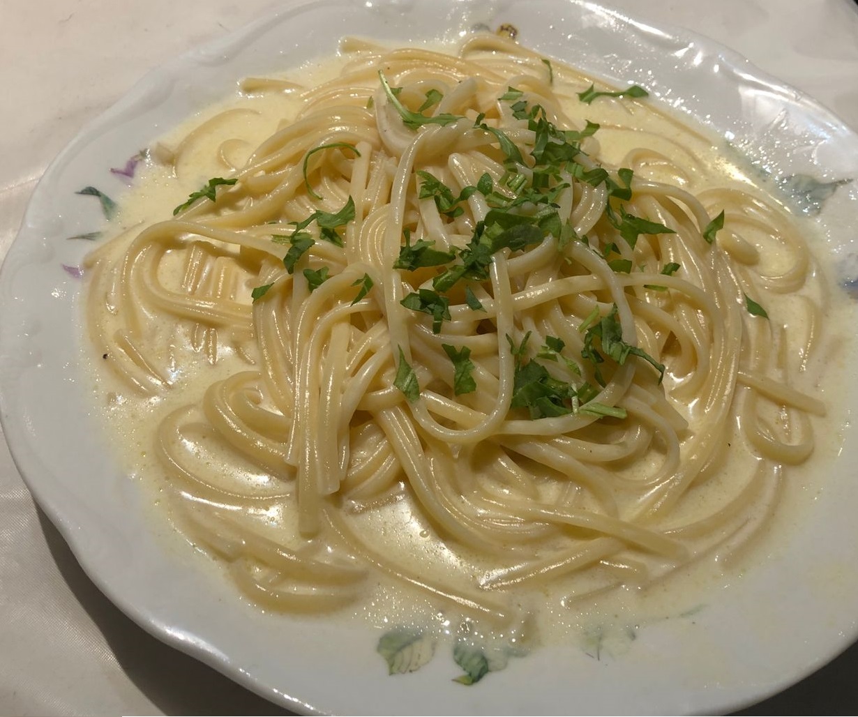 Order 79 Linguine Alfredo food online from Andiamo Pizzaria store, Chicago on bringmethat.com