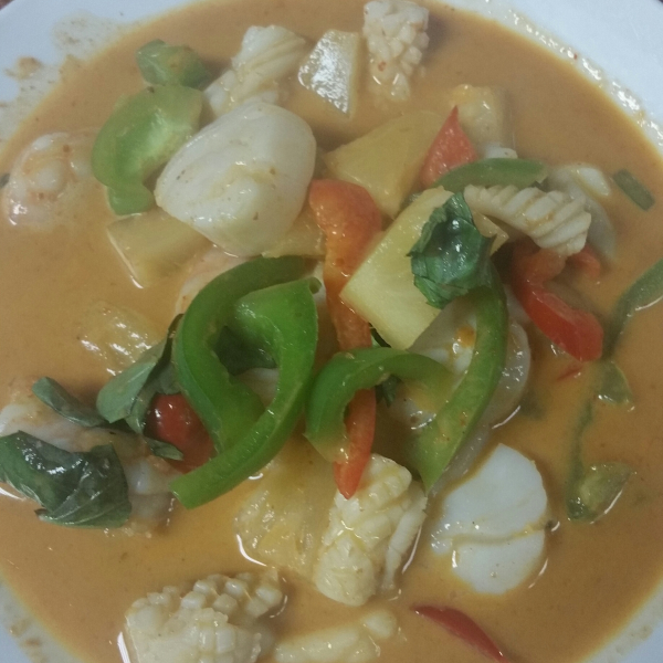 Order 33. Pineapple Seafood Curry food online from Thai House Restaurant store, Danville on bringmethat.com