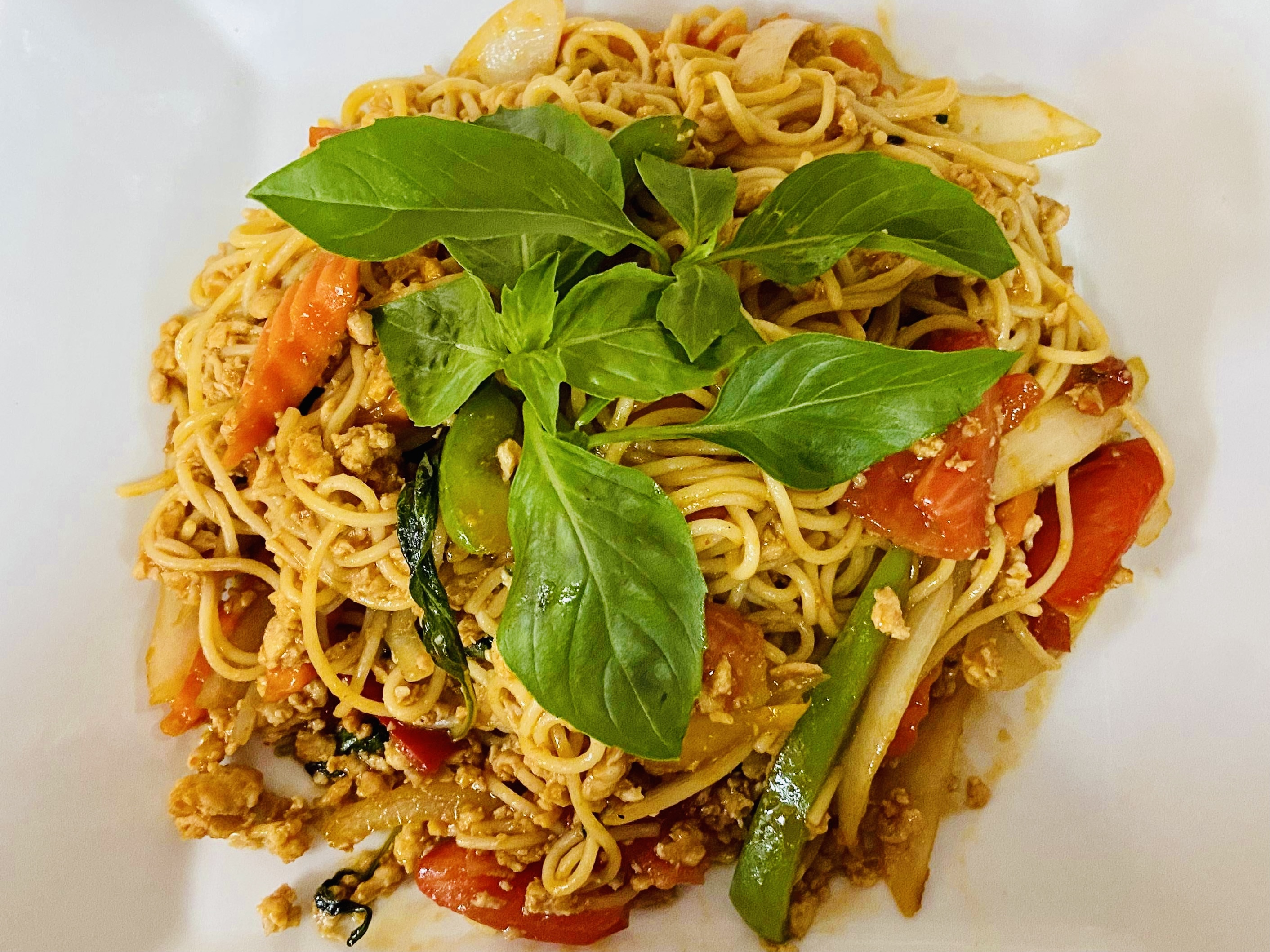 Order 31. Pad Kee Mow Spaghetti food online from Thai Pakse Restaurant store, Fort Worth on bringmethat.com