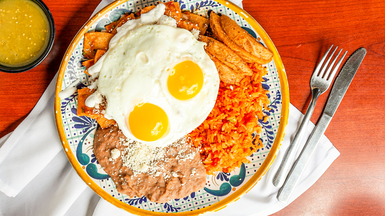 Order Huevos con Chilaquiles Rojo o Verde food online from Tacos Don Chente store, Huntington Park on bringmethat.com
